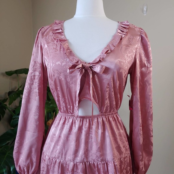 Speechless- Mauve Satin with floral print  Size M - Picture 3 of 6